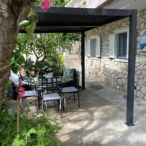 https://studio-villa-la-cigale-avec-grand-terrasse.fr-provencehotel.com