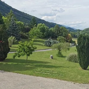 https://gite-les-3-lacs-chez-nath.hotels-rhonealpes.com