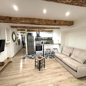 https://studio-au-cur-de-la-venise-provenale.fr-provencehotel.com