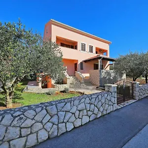 https://apartment-lucy-kozino.hotelinzadar.com